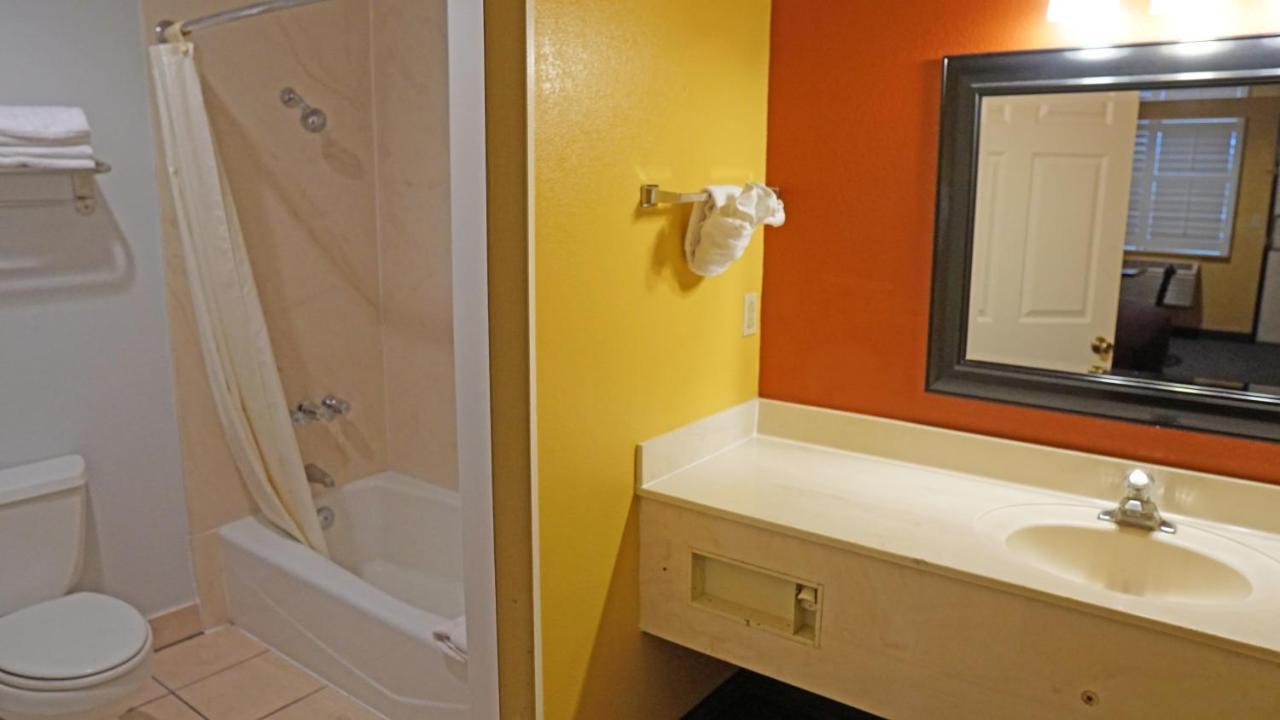 Travel Plaza Inn Комптон Екстер'єр фото